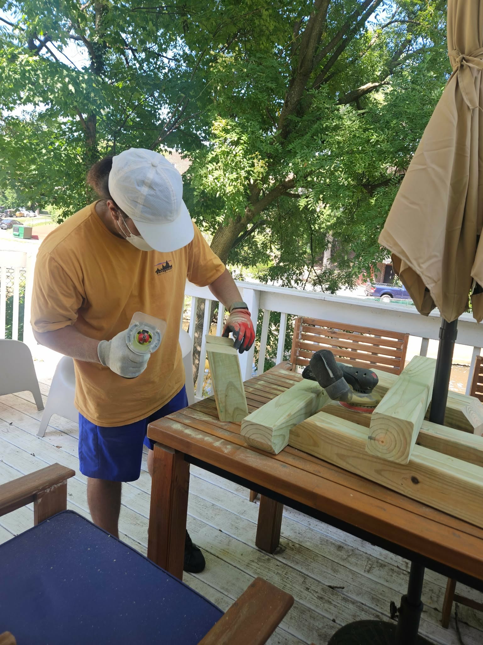 Routing the sharp edges of a board smooth and round