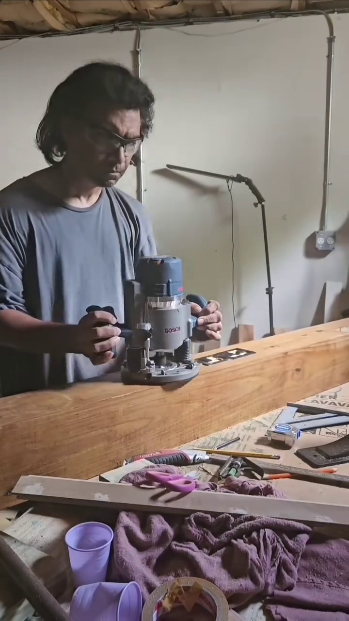 Routing the address numbers into the post with a Bosch router